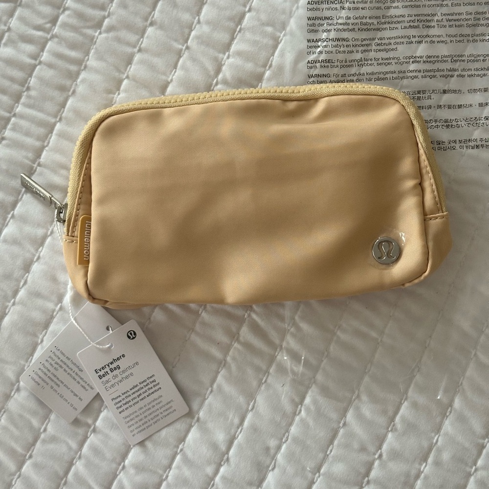 NWT 🏷️ Lululemon Everywhere 1L Belt Bags- khaki